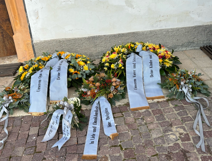 Blumen für Karl Oschep