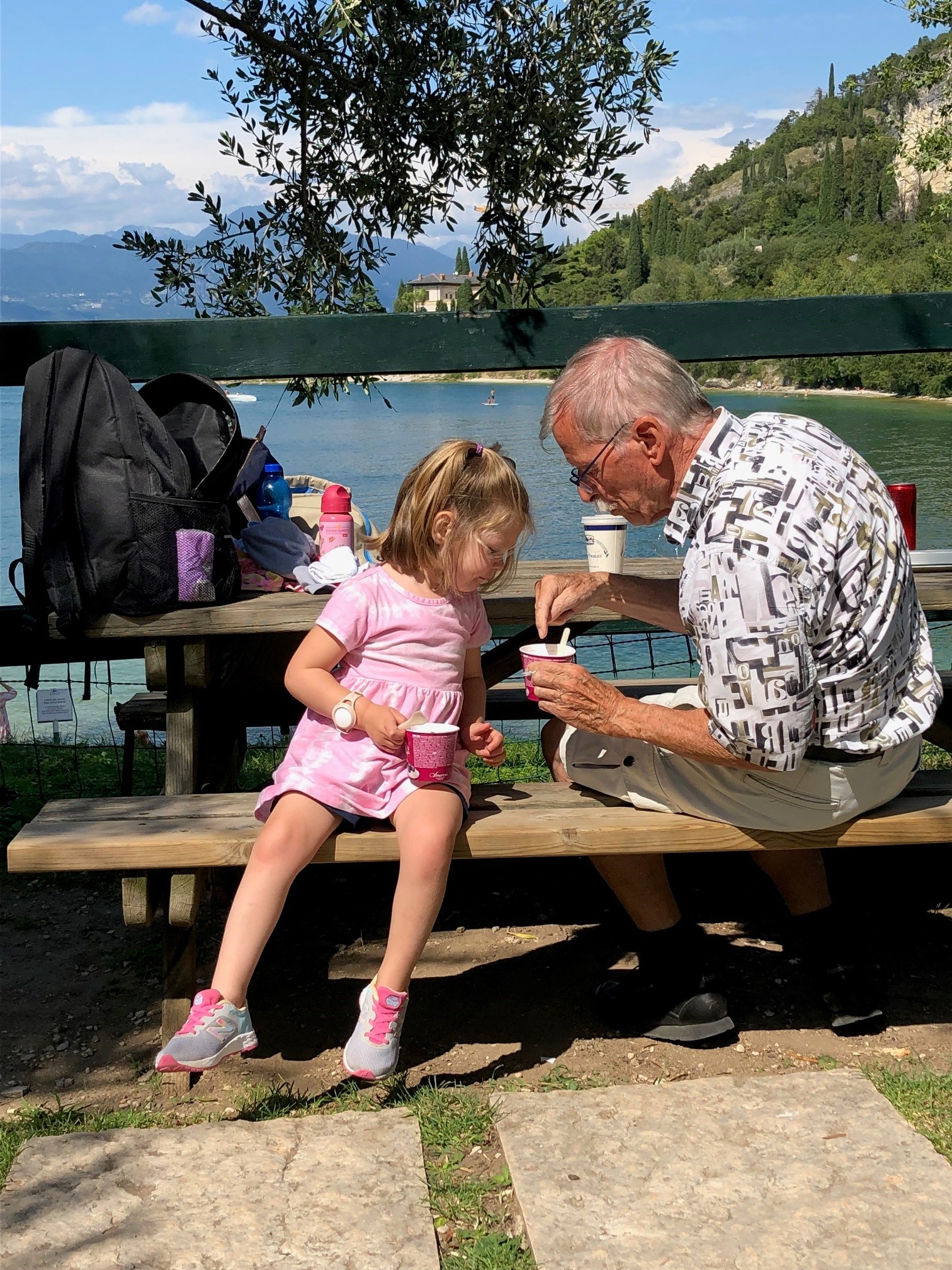 Seine Lieblingsbeschaeftigung...Eis essen